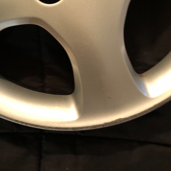 Toyota Corolla 15-inch 2005-08 Hubcap / Wheel Cover, OEM 42621-AB100 - Picture 7 of 8